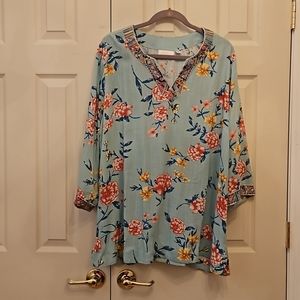 Belle by Kim Gravel V Neck top